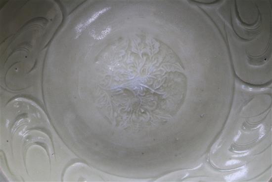 A Chinese Longquan celadon dish, Yuan dynasty Diameter 32cm